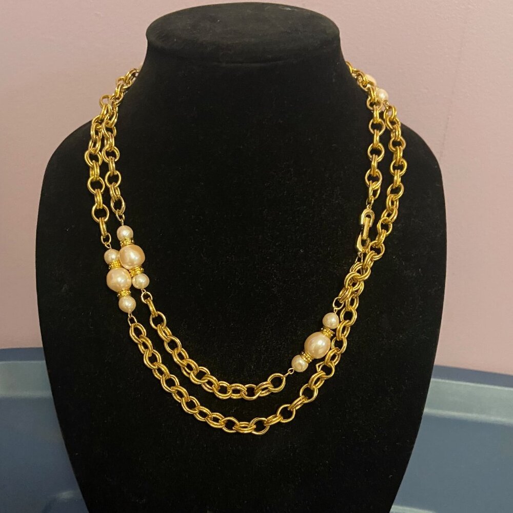 vintage Richelieu faux pearl and chain necklace